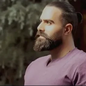 Portrait of Reza Shams in profile
